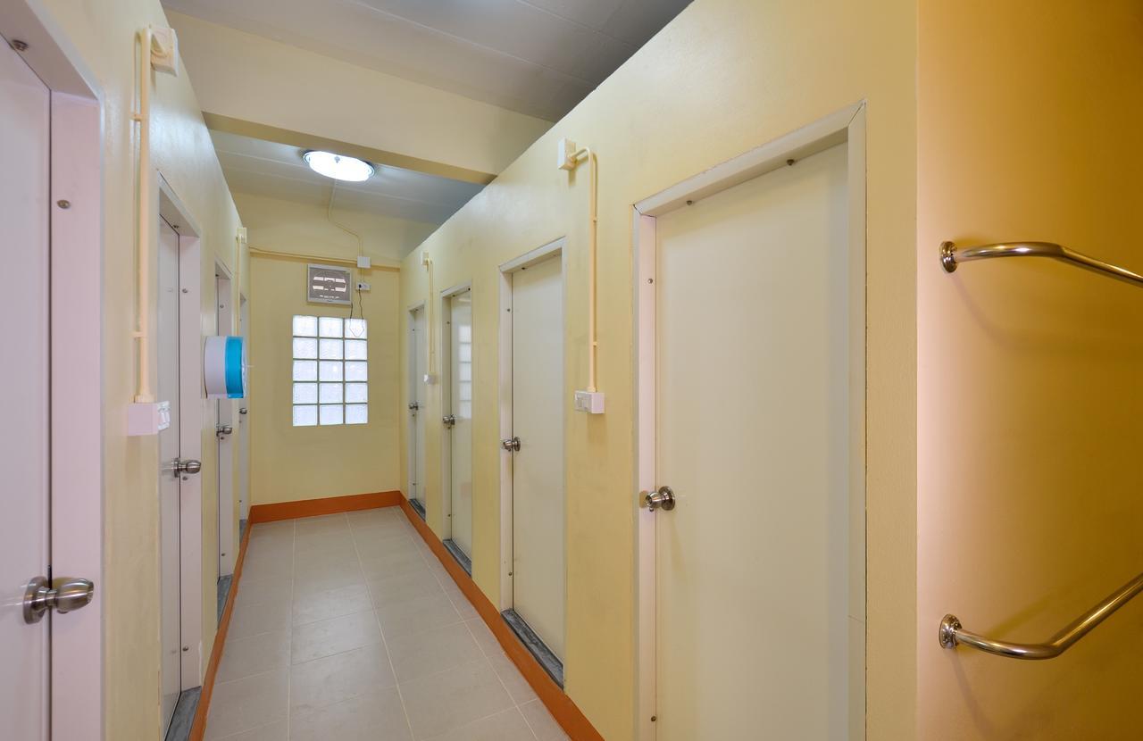 Chaofar De Hostel Krabi town Rom bilde